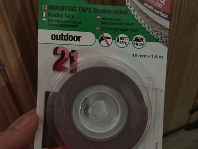 Astuce : Un adhésif tout terrain !