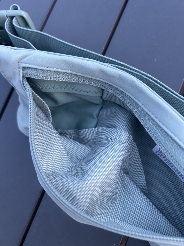 Pochette de running Kiprun de Décathlon, zoom sur la poche intérieur
